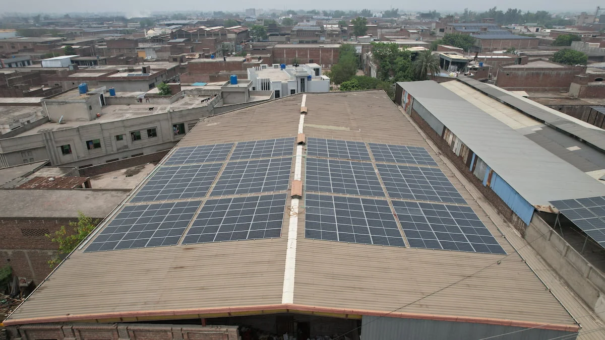 150 kW industrial shed-mount solar installation in Gujranwala